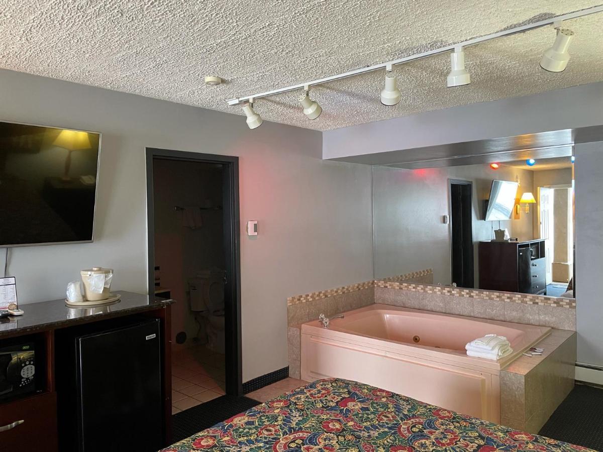 American Inn And Suites Countryside Exteriör bild