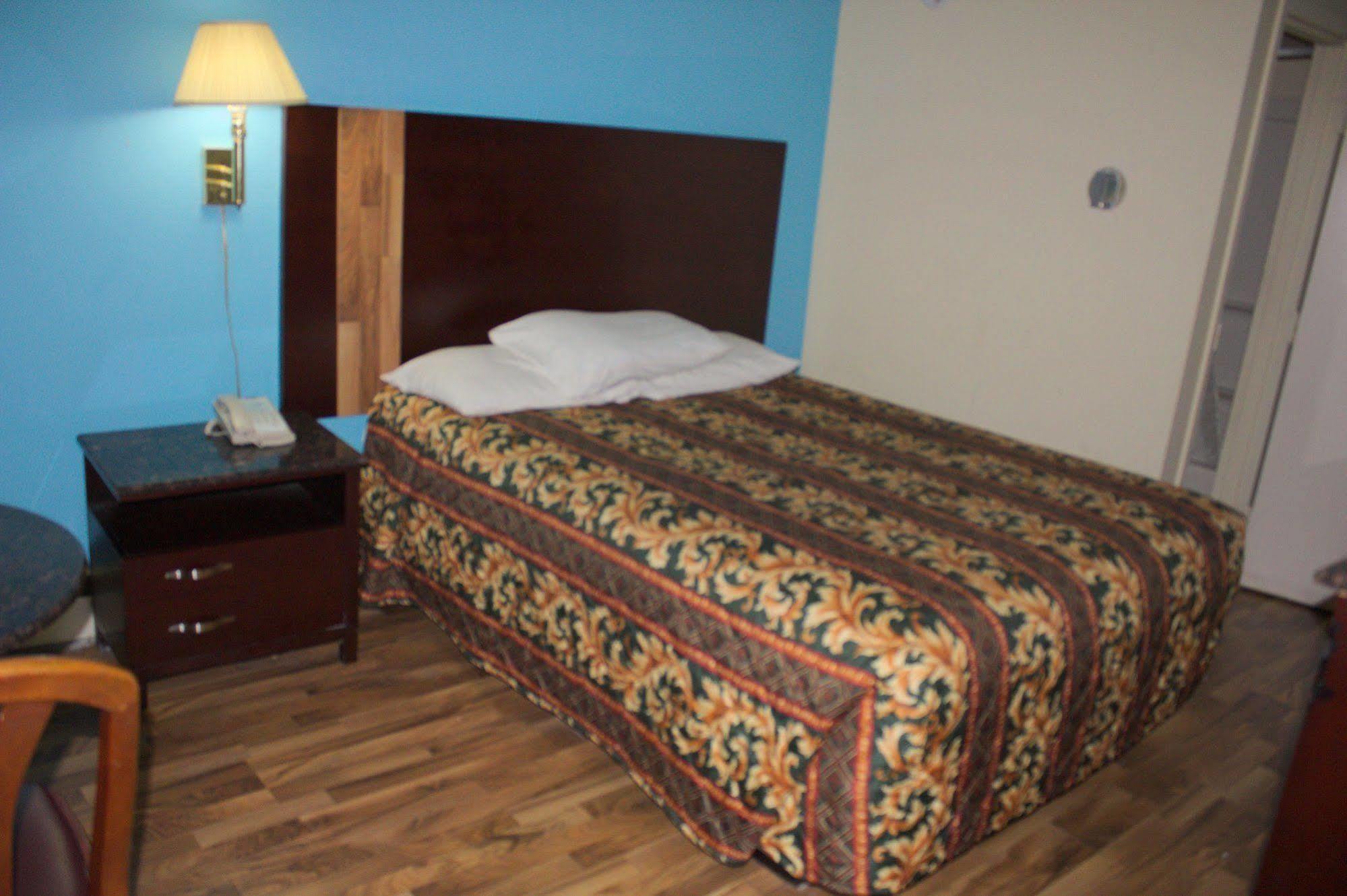 American Inn And Suites Countryside Exteriör bild